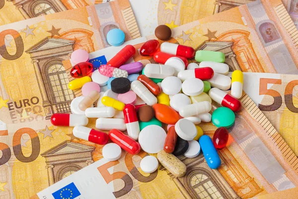 Píldoras y dinero - fondo médico de negocios — Foto de Stock