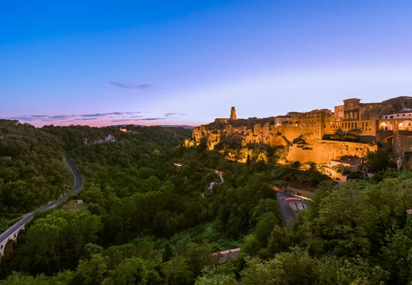 Pitigliano middeleeuws stadje in Toscane Italië — Stockfoto