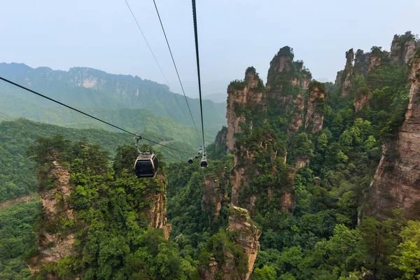 Cableway en Tianzi Avatar montañas parque natural - Wulingyuan China — Foto de Stock