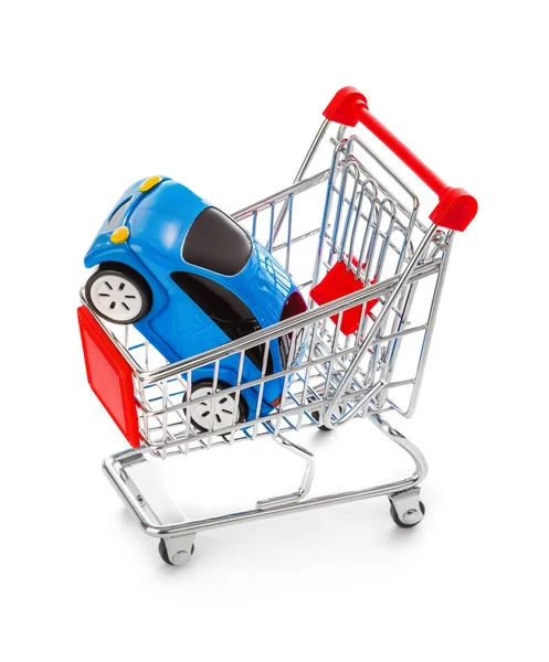 Speelgoedauto in winkelwagen — Stockfoto