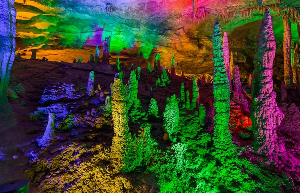 Cueva del dragón amarillo de Huanglong - China —  Fotos de Stock