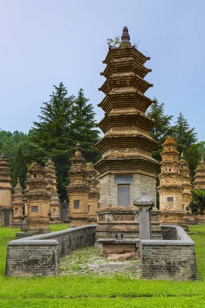 Pagoda Forest at Shaolin Buddhist monastery - China — Stock Photo, Image