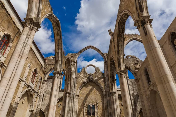 파괴 Carmo 교회-포르투갈 리스본의 유적 — 스톡 사진