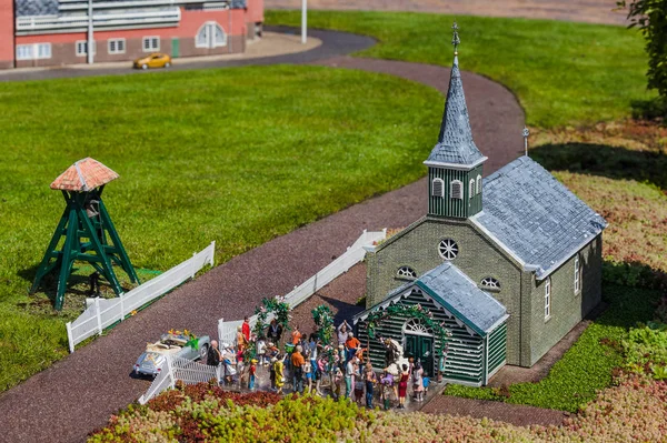 La Haye, Pays-Bas - 26 avril 2017 : Mariage dans le parc miniature de Madurodam à La Haye — Photo