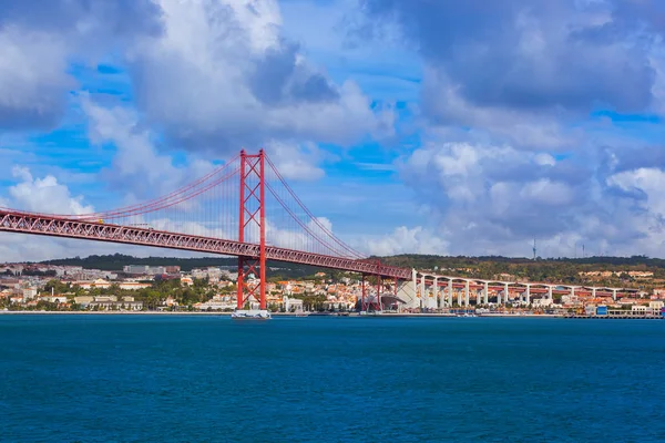 Lizbona i 25 kwietnia Bridge - Portugalia — Zdjęcie stockowe