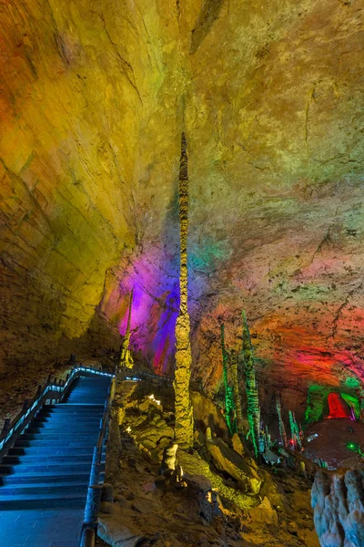 Cueva del dragón amarillo de Huanglong - China — Foto de Stock