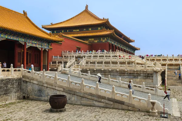 Pequim, China - 16 de maio de 2018: Turistas no Palácio da Cidade Proibida de Gugong — Fotografia de Stock