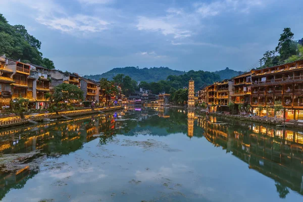 Ancienne ville Fenghuang au coucher du soleil dans le Hunan Chine — Photo