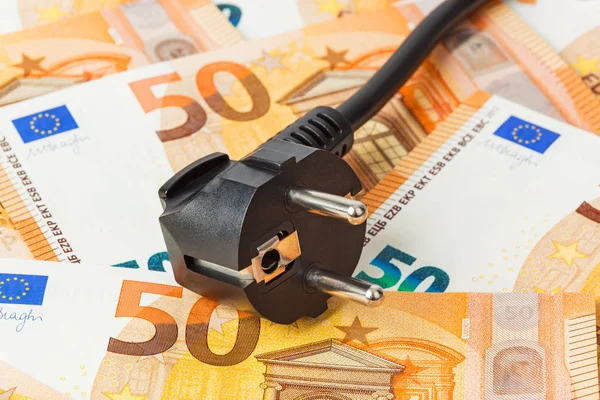 お金のユーロの電気プラグ — ストック写真