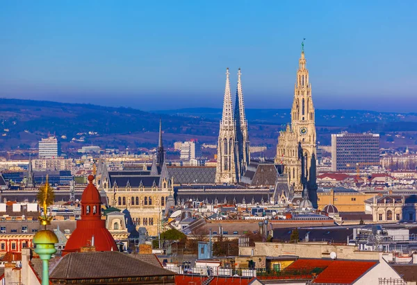 Cityhall och Votivkirche i Wien Österrike — Stockfoto