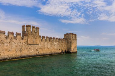 Sirmione İtalya Garda Gölü üzerinde kale