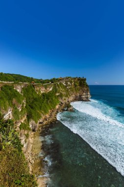 Bali Endonezya 'daki Uluwatu tapınağı - doğa ve mimari arka plan