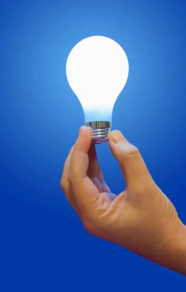 Lámpara Iluminación Mano Sobre Fondo Azul —  Fotos de Stock