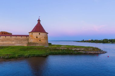 Leningrad Bölgesi, Rusya 'nın Neva Nehri' ndeki küçük bir adada Oreshek Kalesi.