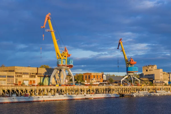 Портові Крани Заході Сонця Тло Промисловості — стокове фото