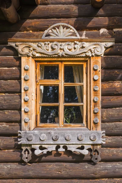 Okno Starego Rosyjskiego Drewnianego Domu Tło Architektury — Zdjęcie stockowe