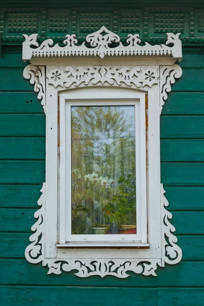 Raam Van Oud Russisch Houten Huis Architectuur Achtergrond — Stockfoto