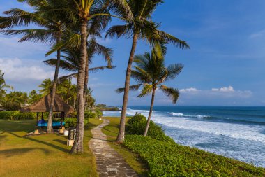 Endonezya 'daki Tanah Lot Tapınağı yakınlarındaki sahil - seyahat geçmişi