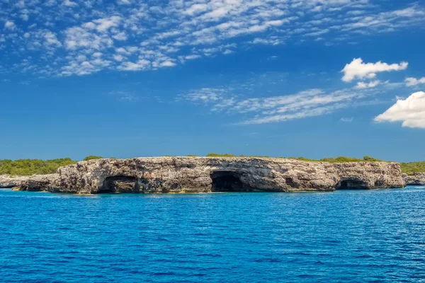 Jižní Ostrov Menorca Středozemního Moře Pobřeží Skalní Jeskyně Baleárské Ostrovy — Stock fotografie