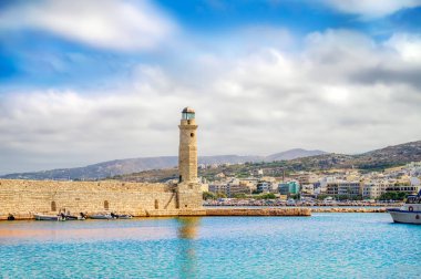 Rethymno Mısır deniz feneri, Crete Island, Yunanistan ile eski Venedik Limanı. Bu Mısırlılar tarafından 1830 yılında inşa edilmiştir.