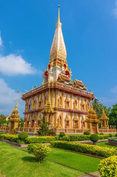 Templo Wat Chalong Soleado Día Verano Isla Phuket Tailandia Templo —  Fotos de Stock