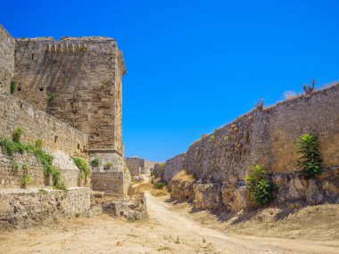 Rhodes eski şehir duvarlarının güneşli gün yaz, Yunanistan.