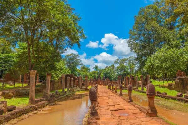 Banteay Srei Templet Huvudentrén Gränd Solig Sommardag Siem Reap Kambodja — Stockfoto