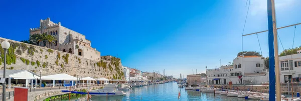 Cuitadella Régi Város Port Napsütéses Nyári Napon Menorca Island Spanyolország — Stock Fotó
