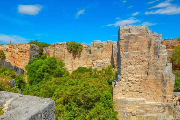 Старый Заброшенный Каменный Карьер Lithica Pedreres Des Hostal Остров Менорка — стоковое фото