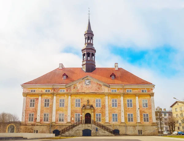 Vanha Narvan Kaupungintalon Pääjulkisivu Rakennus Peräisin 1600 Luvulta Viro — kuvapankkivalokuva