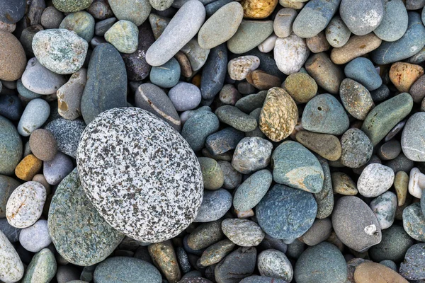 Achtergrond met verschillende kleuren zee stenen — Stockfoto
