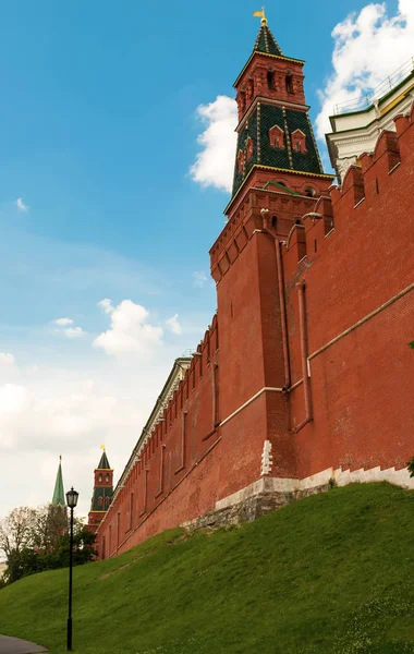 Kremlin wall towers at summer sunny morning — Stock Photo, Image
