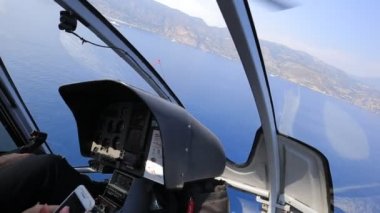 Helikopter içeriden manzara. Helikopter kabini