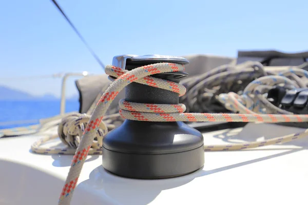 Handmatige Halyard Lier Een Zeiljacht — Stockfoto