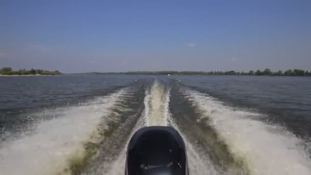 Rear View Motor Speed Boat Water Wake — Stock Video