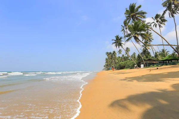 Bella Spiaggia Tropicale Con Onde Marine Cielo Blu — Foto Stock