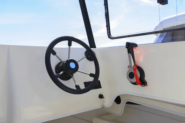 Motor Boat Steering Wheel Throttle Control Cockpit — Stock Photo, Image