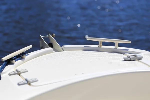 Beyaz Yay Motorlu Tekne — Stok fotoğraf