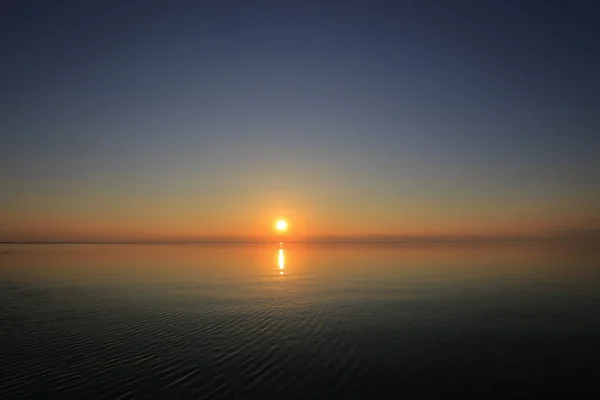 美しいパノラマの夕日と海の景色 — ストック写真