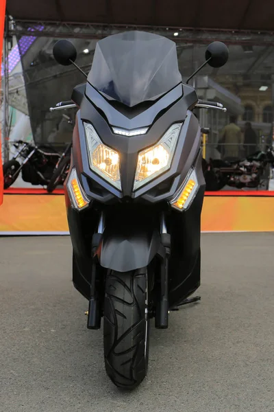 Czarny Motocykl Ulicy — Zdjęcie stockowe