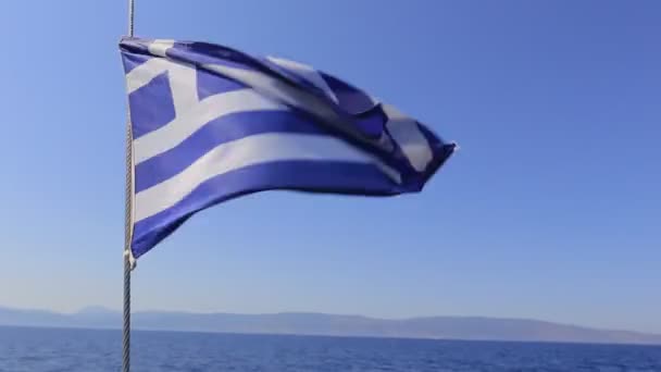 希腊国旗在帆船上飘扬 — 图库视频影像
