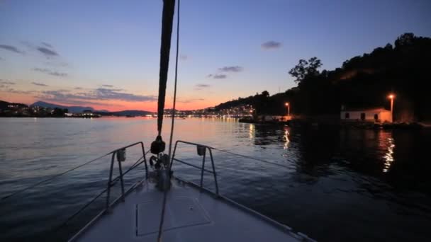 Segelbåt Havet Vid Solnedgången — Stockvideo