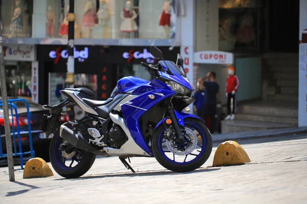 Niebieski Motocykl Sportowy Ulicy — Zdjęcie stockowe