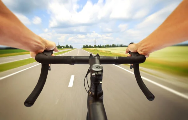 Ciclista Está Montando Través Carretera Asfalto — Foto de Stock