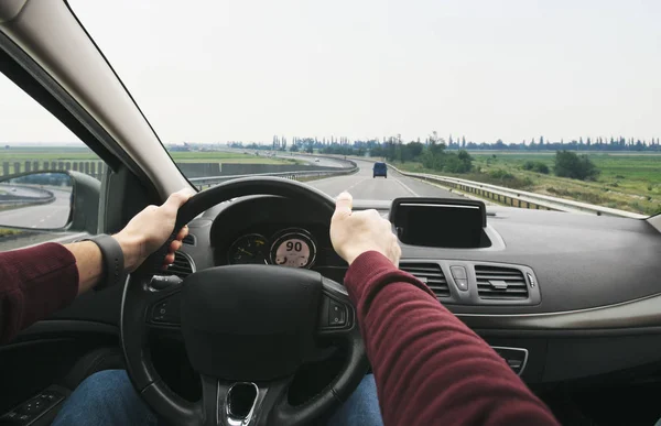 Joven Que Conduce Coche Moderno Carretera Asfalto —  Fotos de Stock