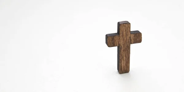 Mały Drewniany Krzyż Białym Tle — Zdjęcie stockowe