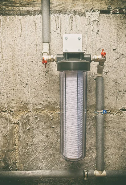 Новий Фільтр Води Пластиковими Трубами Підвалі — стокове фото