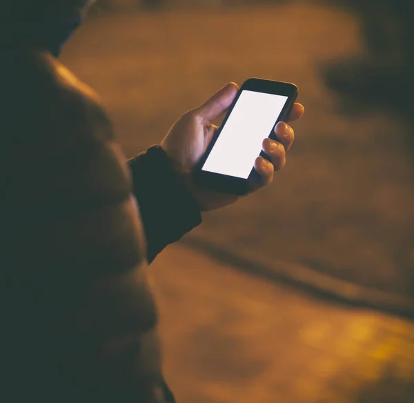 Den Unga Killen Använder Sin Telefon Gatan — Stockfoto