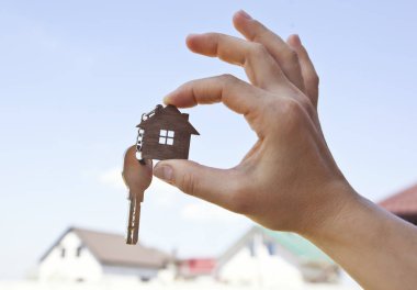 Ev i şeklinde ahşap ıvır zıvır ile kapıdan zihinsel anahtar