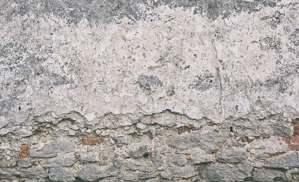 Gammal åldrad mur av tegel och cement — Stockfoto